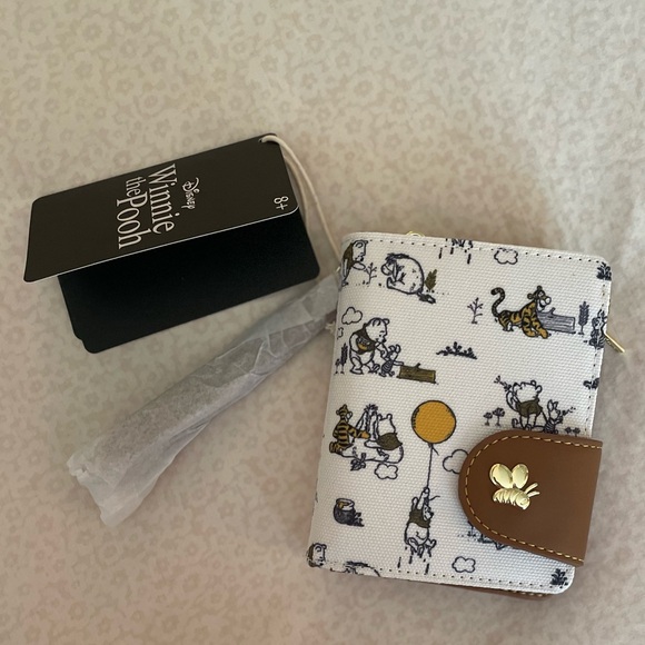 Loungefly Winnie the Pooh Wallet 🎈 - Picture 1 of 6